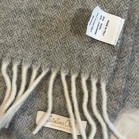 Grey Cashmere blend scarf - Picture 2 of 3